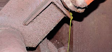 equipment with leakage oil equipment with leakage oil