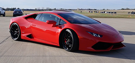 Red Lamborghini using Mobil 1™ motor oil