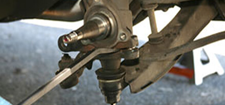 Macpherson strut suspension in a car