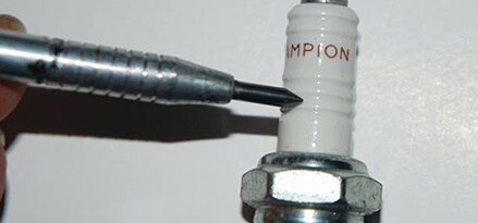 Spark plug insulator shown with pointer Spark plug insulator shown with pointer