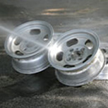 Rinsing the aluminium wheels after cleaning