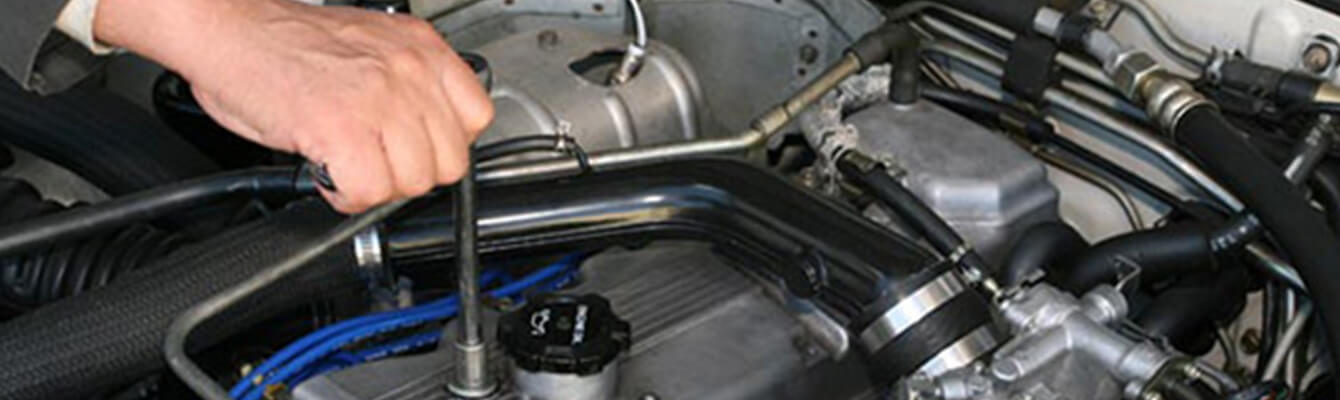 Try gently cinching down the valve cover bolts or use a torque wrench Try gently cinching down the valve cover bolts or use a torque wrench