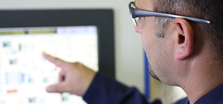 Mobil technician pointing to a screen