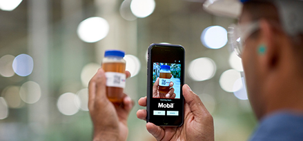 Mobil customer using the MLA app