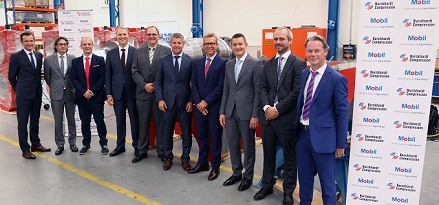 The team from ExxonMobil and Burckhardt Compression celebrate the signing of the global lubricants collaboration agreement at Burckhardt Compression’s facility in Winterthur, Switzerland