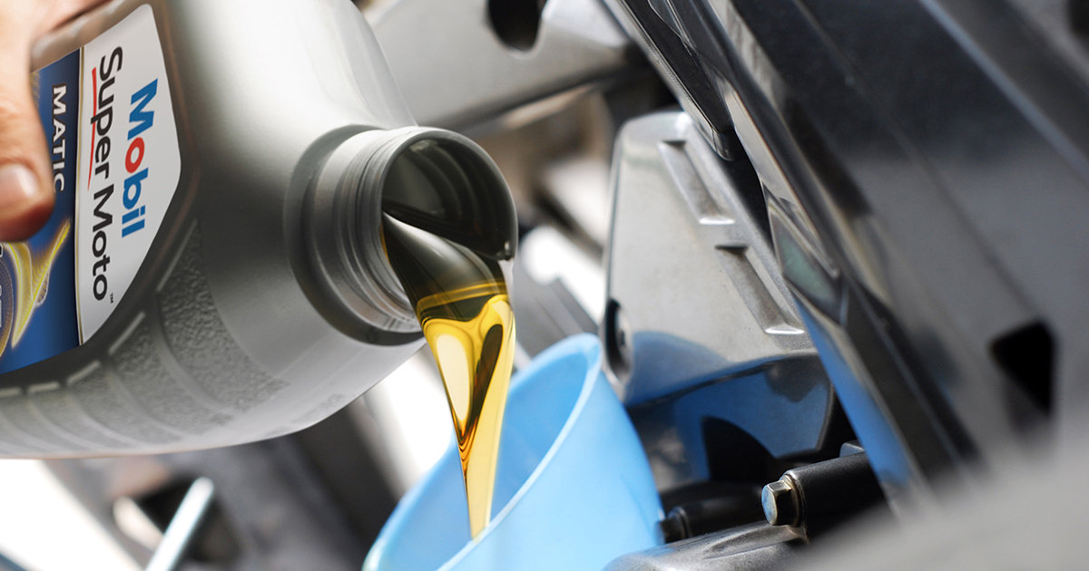 best lubricant for scooter Motul All About Lubes : Choosing The Right Oil for your Scooter main image 1