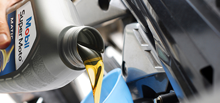 Engine oil for automatic motorcycles